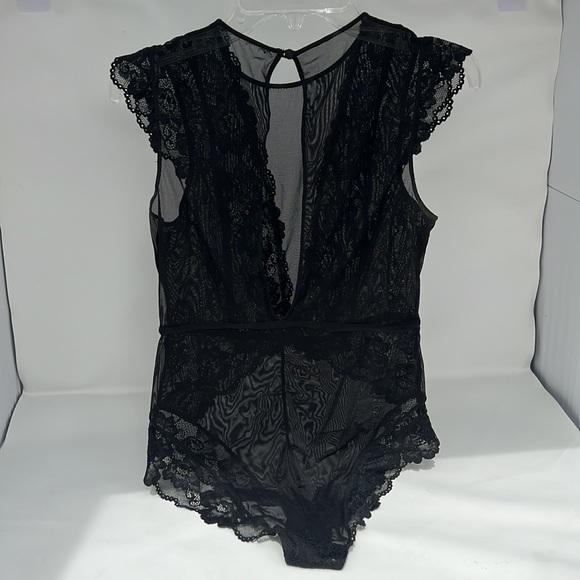 black lace and mesh bodysuit with keyhole back - Picture 2 of 2